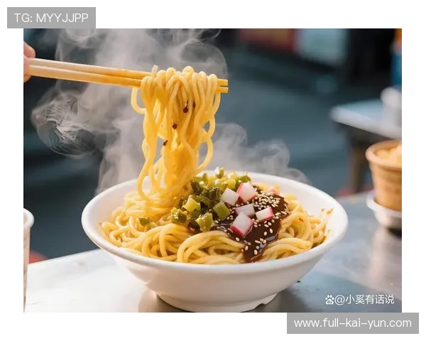 球员进球后从短裤里掏出武汉热干面，拌着芝麻酱庆祝